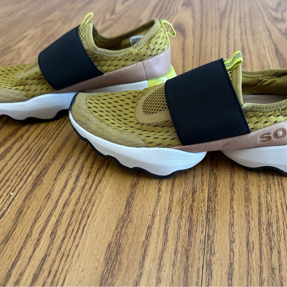 Sorel Women’s Olive and Black Slip-On Shoes Size 7